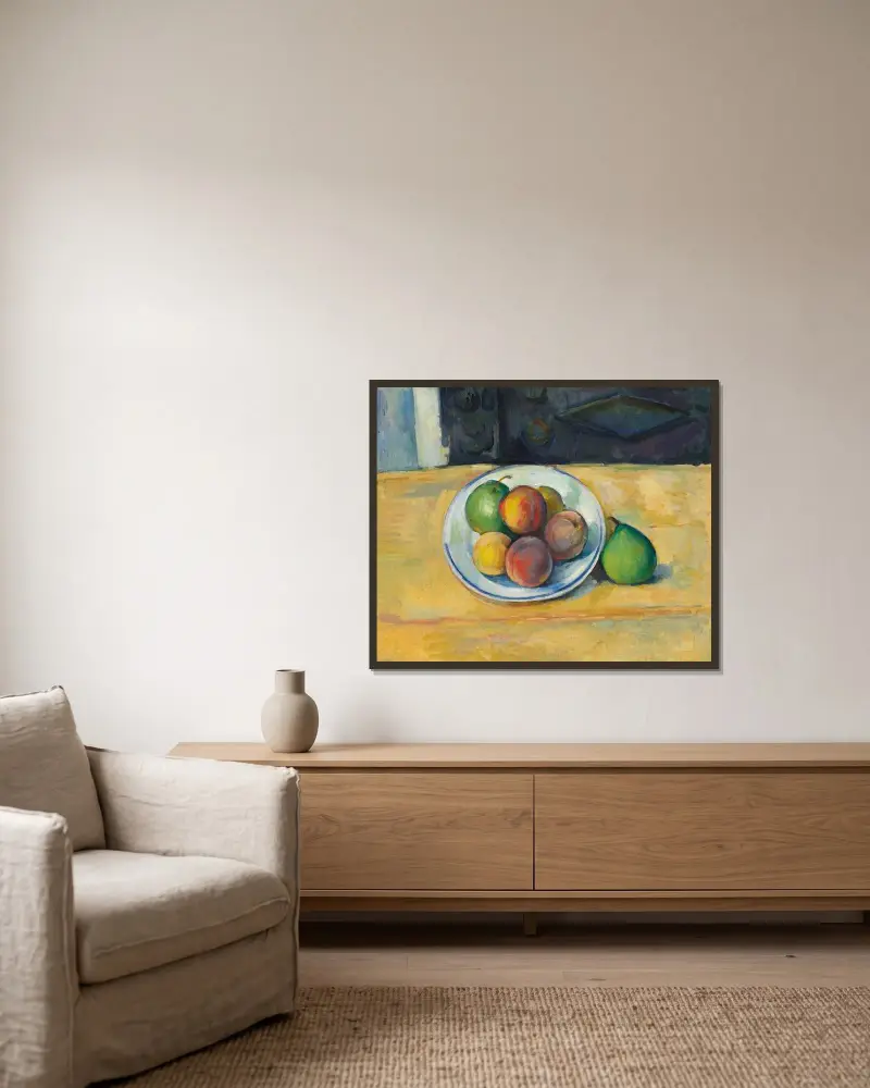 Nature morte de pêches et poires av Paul Cézanne inramad på en vägg