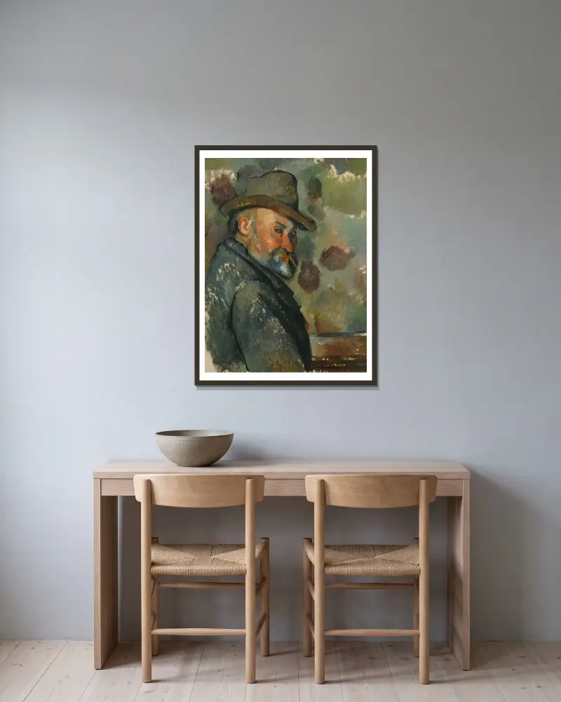 Selbstbildnis mit Hut von Paul Cézanne gerahmt an einer Wand