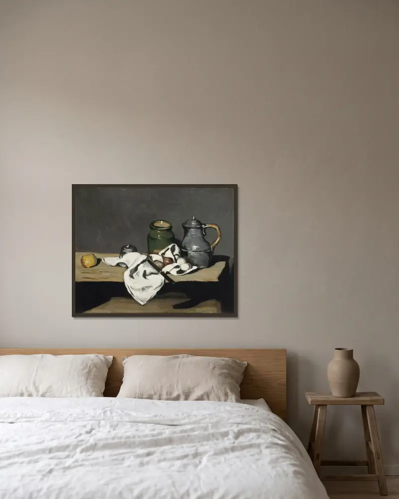 Stillleben mit Kessel von Paul Cézanne gerahmt an einer Wand