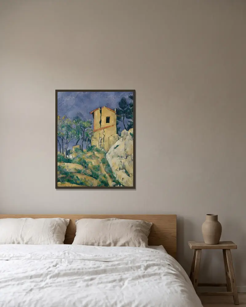 The House with the Cracked Walls av Paul Cézanne inramad på en vägg