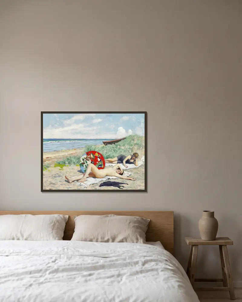 To piger og en japansk parasol på Hornbæk strand av Paul Fischer inramad på en vägg
