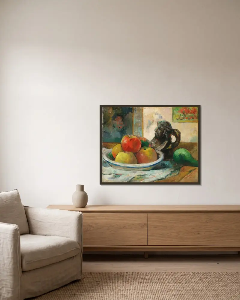 Stilleben med äpplen, ett päron och en keramisk porträttkanna av Paul Gauguin inramad på en vägg