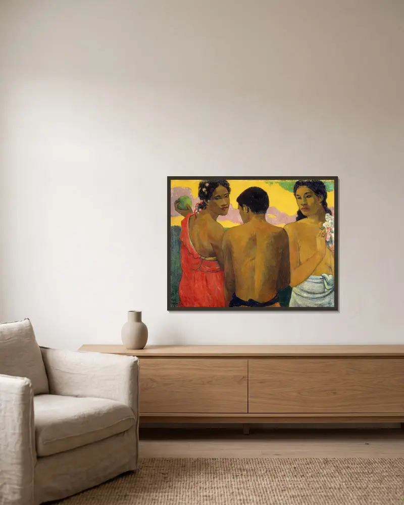 Drei Tahitianerinnen von Paul Gauguin gerahmt an einer Wand
