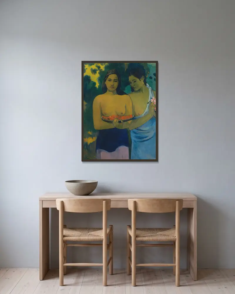 Two Tahitian Women av Paul Gauguin inramad på en vägg