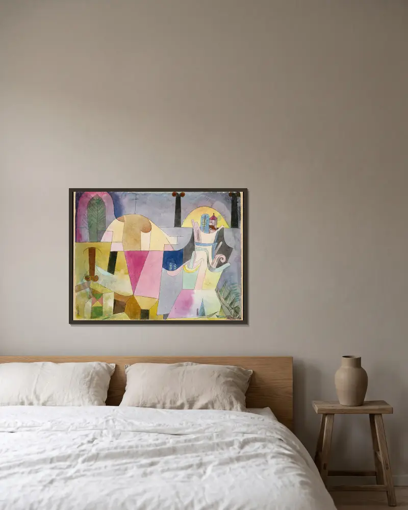 Schwarze Säulen in einer Landschaft von Paul Klee gerahmt an einer Wand