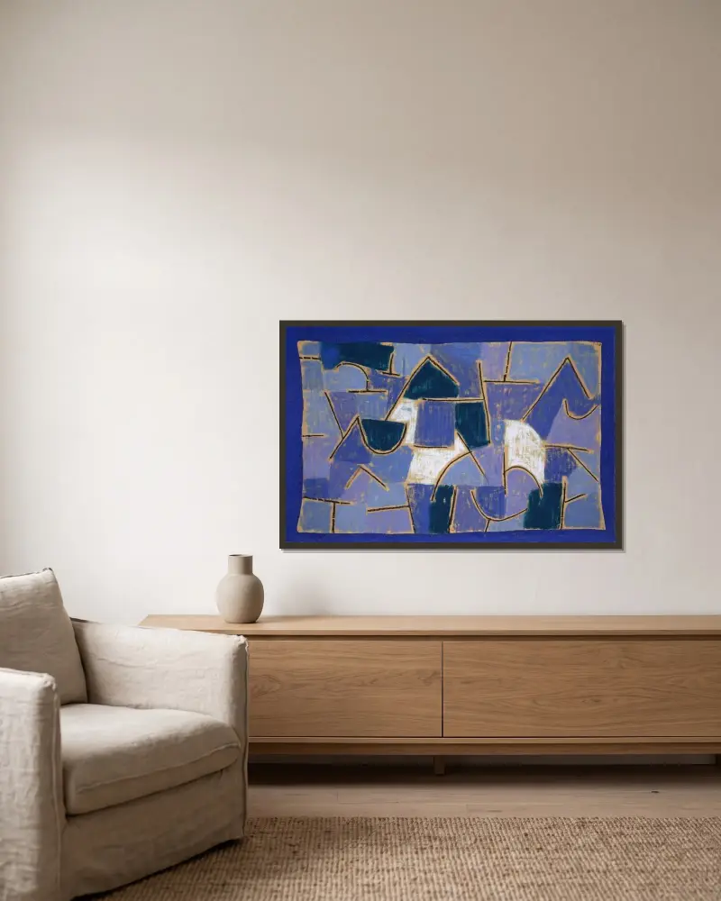 Blaue Nacht von Paul Klee gerahmt an einer Wand
