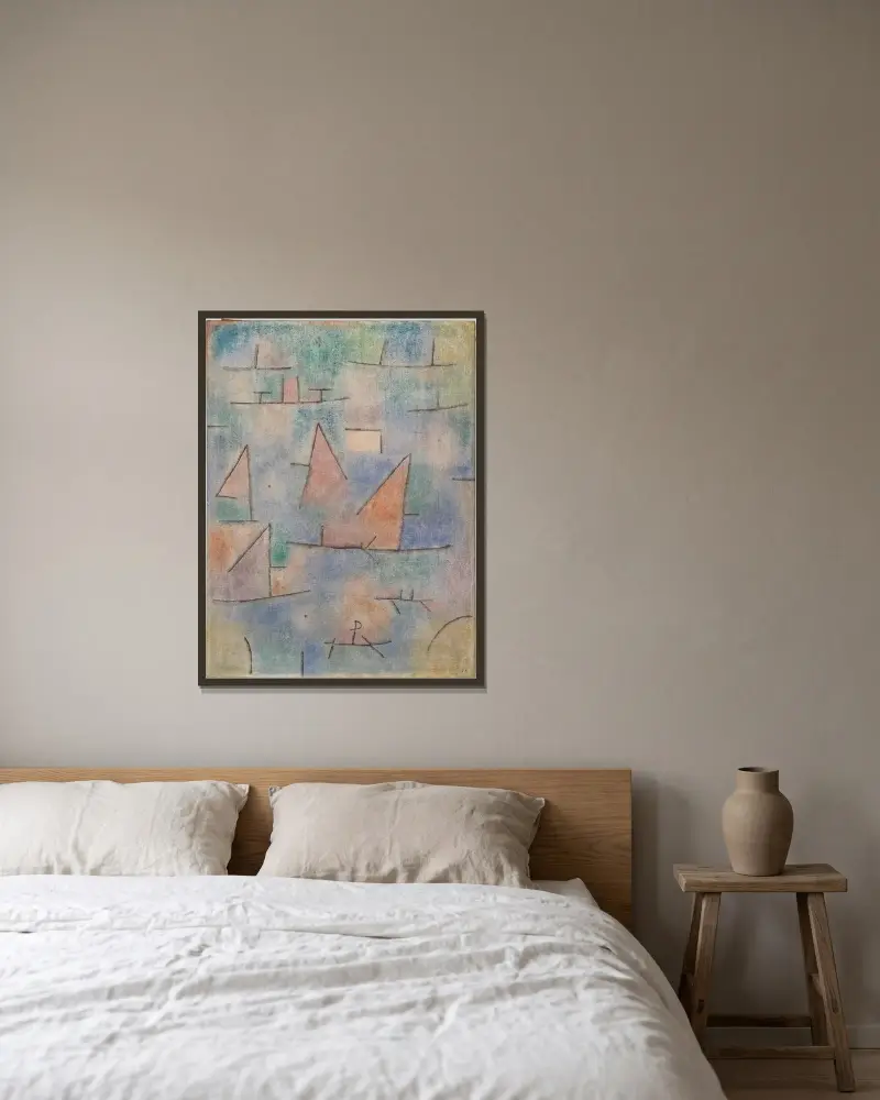 Hafen mit Segelschiffen av Paul Klee inramad på en vägg