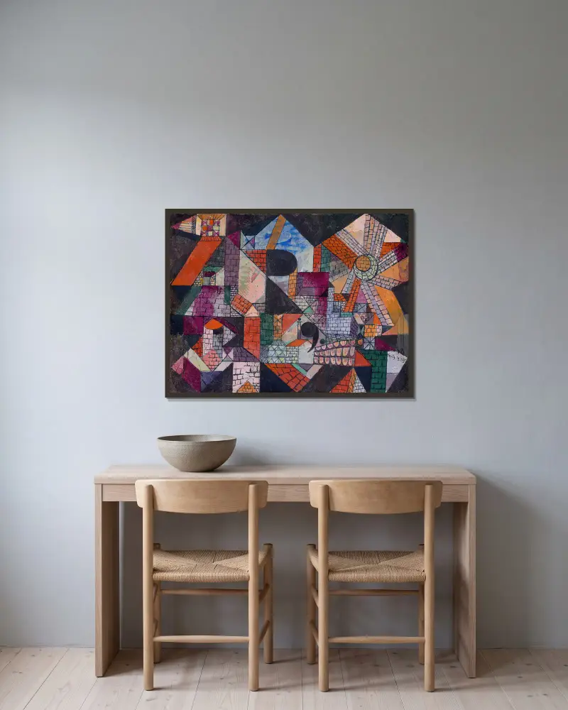 Stadt R, Paul Klee v rámu na stěně