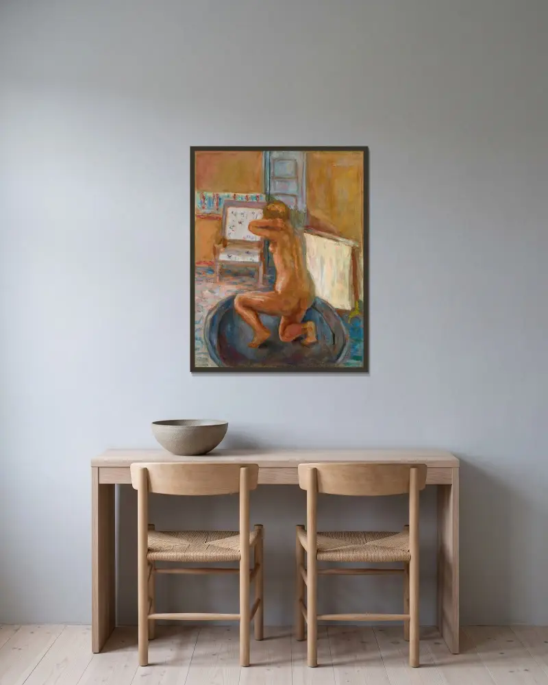 Femme au tub av Pierre Bonnard inramad på en vägg