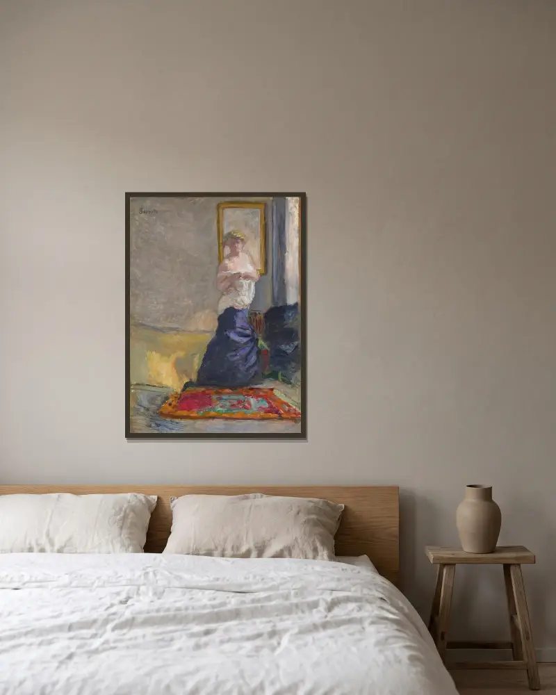 Jeune femme se déshabillant av Pierre Bonnard inramad på en vägg