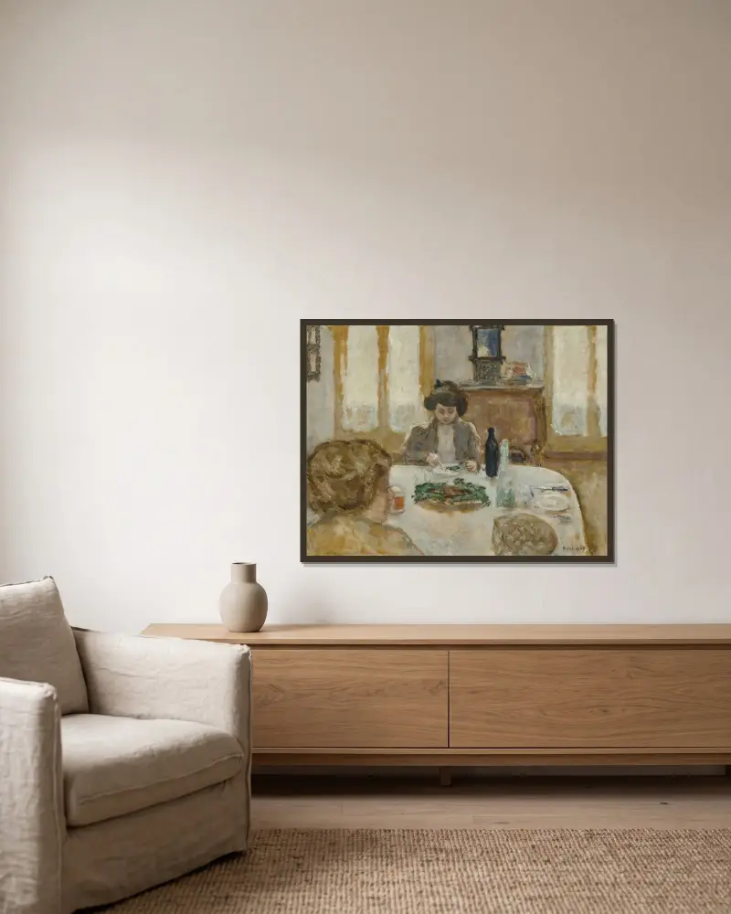 Le Déjeuner. Symphonie en gris ou Le Déjeuner gris (Mme Bonnard et Mlle Jeanne Meillier) av Pierre Bonnard inramad på en vägg