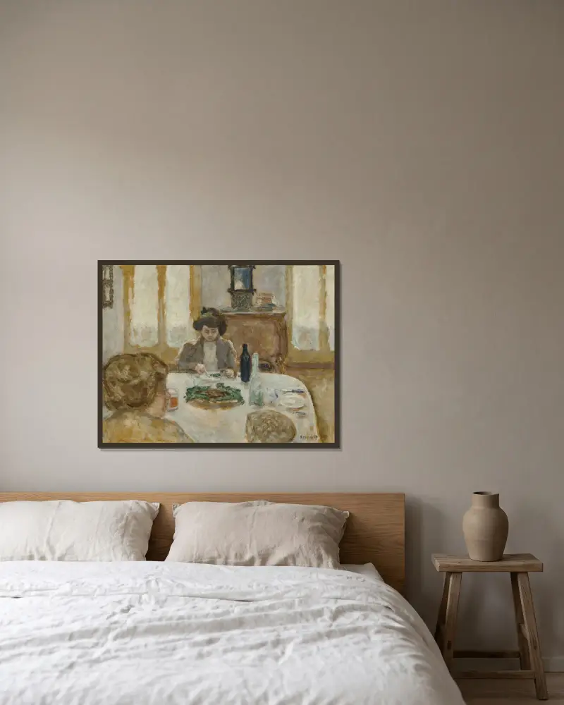Le Déjeuner. Symphonie en gris ou Le Déjeuner gris (Mme Bonnard et Mlle Jeanne Meillier) av Pierre Bonnard inramad på en vägg