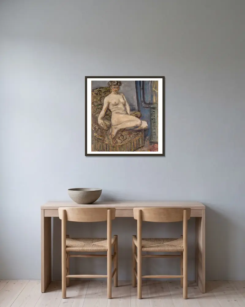 Modell im Sessel von Pierre Bonnard gerahmt an einer Wand