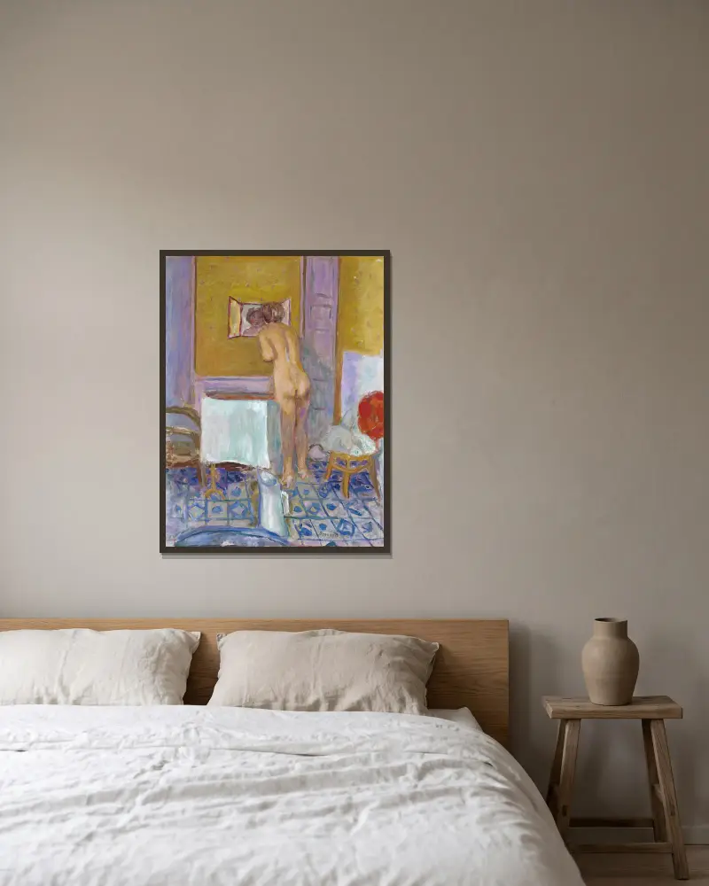 Akt s červenou látkou (Akt u toalety), Pierre Bonnard v rámu na stěně