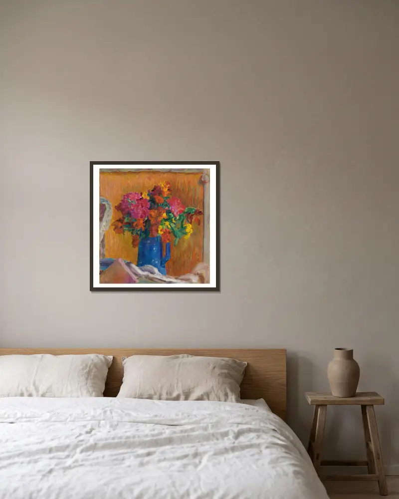 Blauer Krug von Pierre Bonnard gerahmt an einer Wand