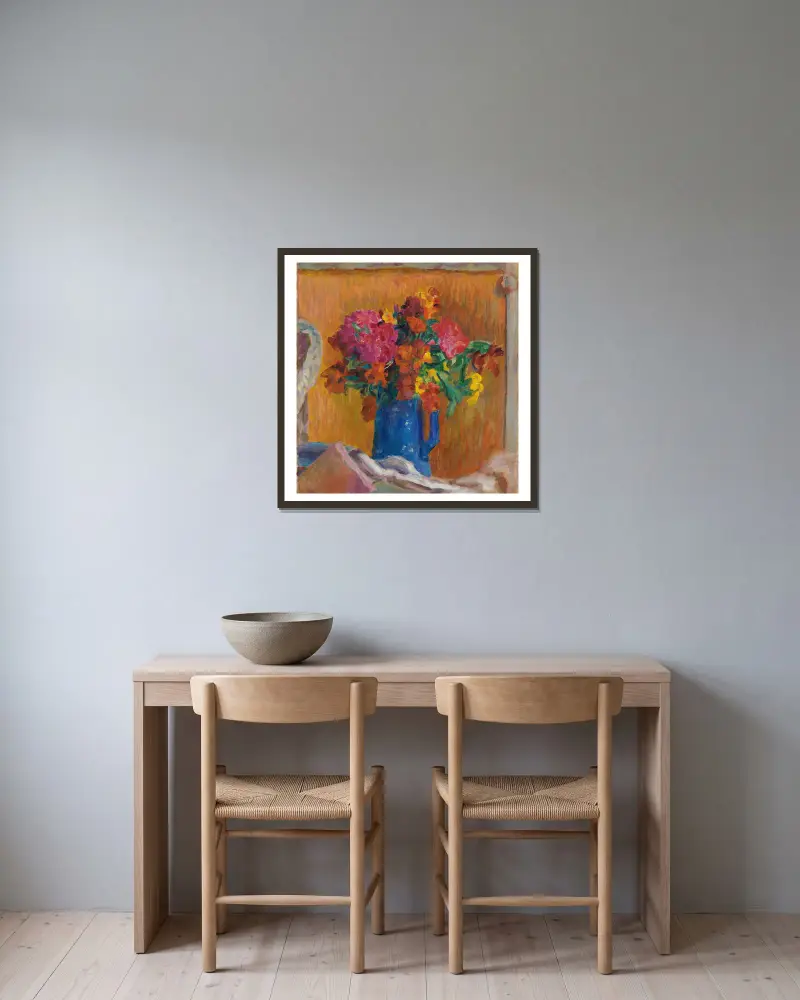 Blauer Krug von Pierre Bonnard gerahmt an einer Wand