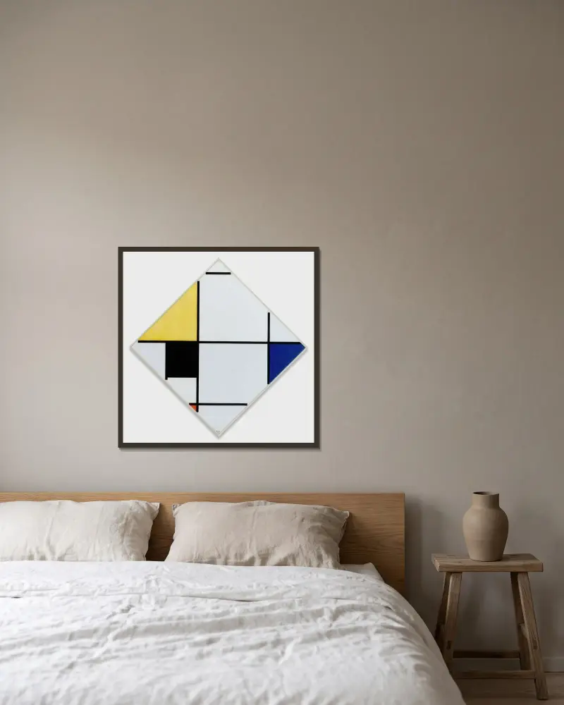 Rombkomposition med gult, svart, blått, rött och grått av Piet Mondrian inramad på en vägg