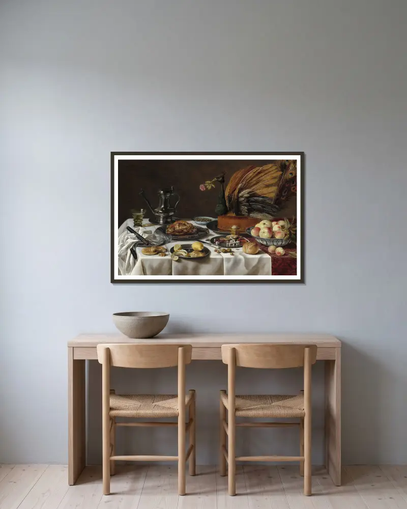 Stilleben med påfågelpaj av Pieter Claesz inramad på en vägg