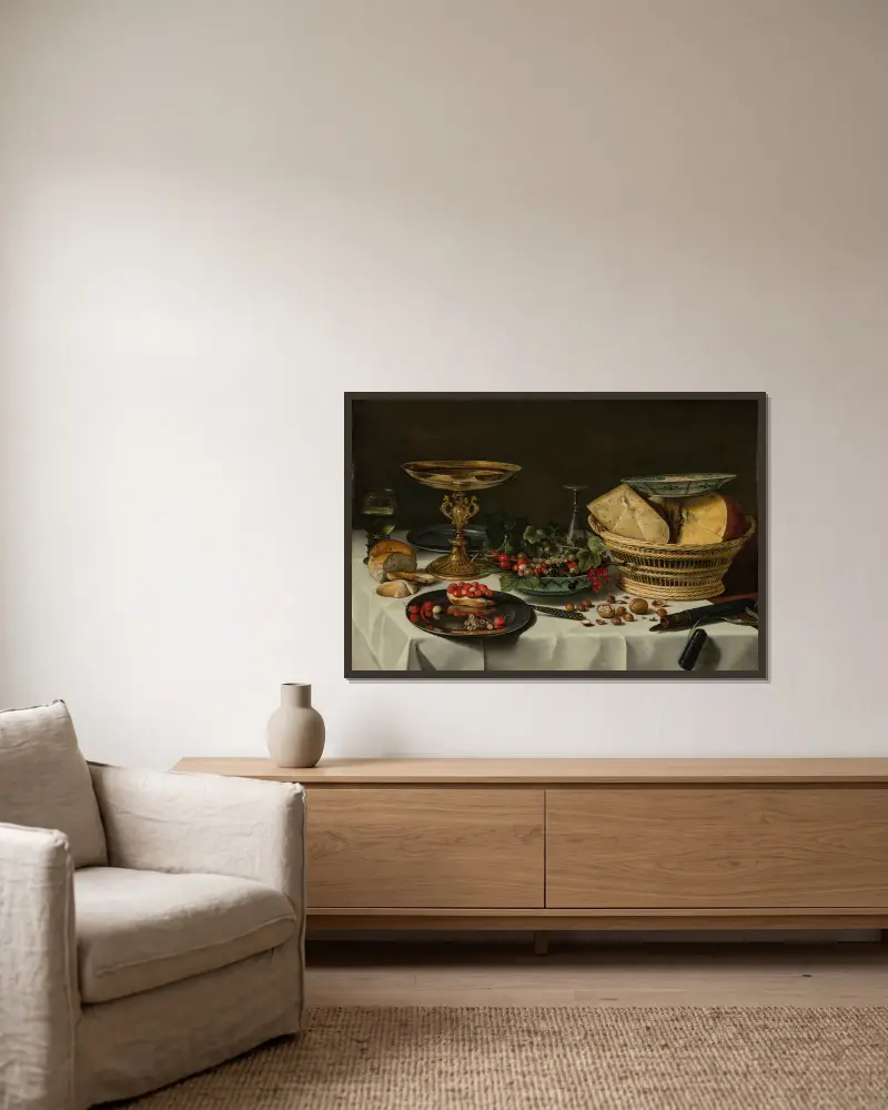 Smultron, vinbär och bröd på ett tennfat av Pieter Claesz inramad på en vägg