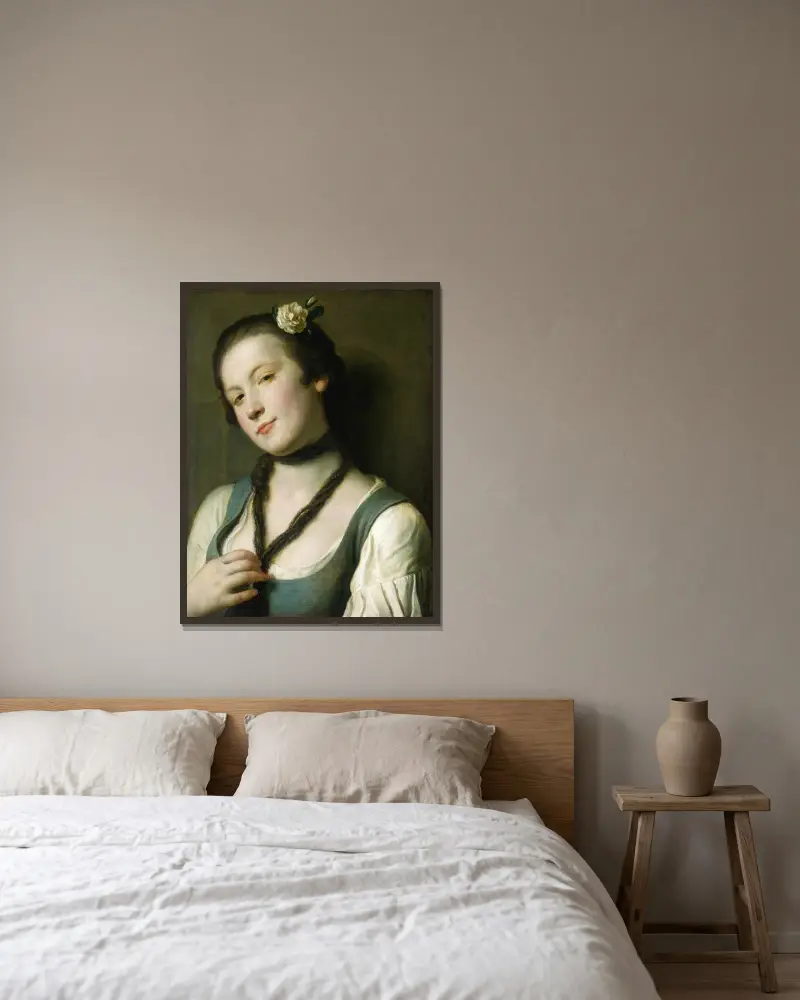 Flicka med en blomma i håret av Pietro Rotari inramad på en vägg