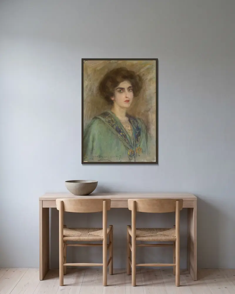Laura i grön cape av Alice Pike Barney inramad på en vägg