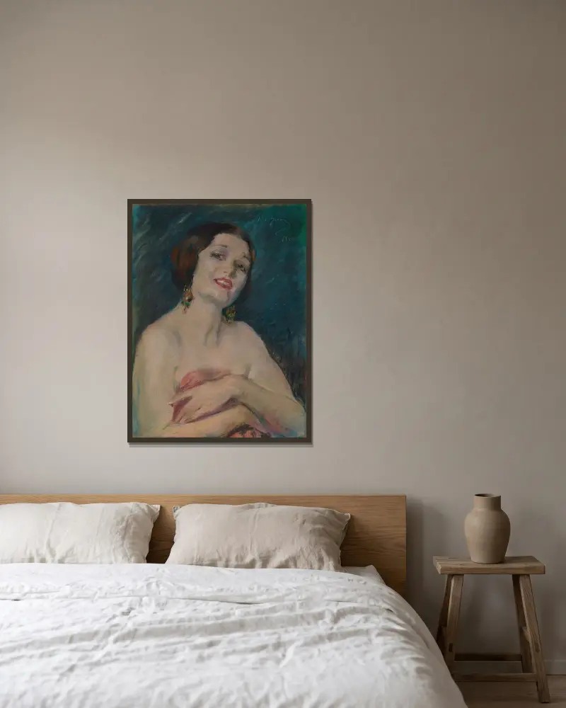Modell med draperi av Alice Pike Barney inramad på en vägg