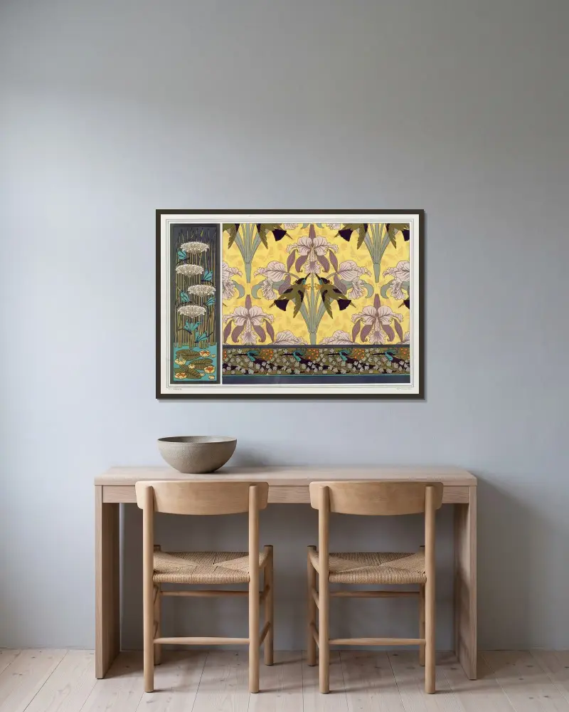Libellules, butome en ombelle, nénuphars, panneau. Oiseaux-mouches et orchidées, étoffe. Oiseaux-mouches et capillaires, bordure. av Maurice Pillard Verneuil inramad på en vägg