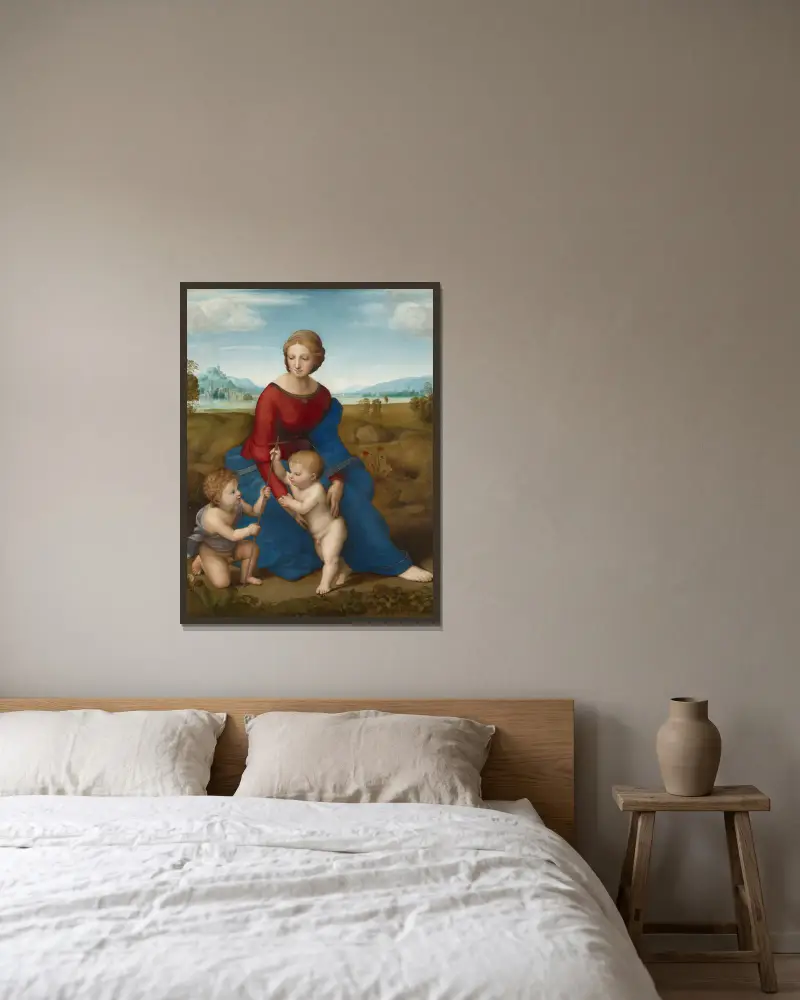 Madonna im Grünen von Raphael gerahmt an einer Wand