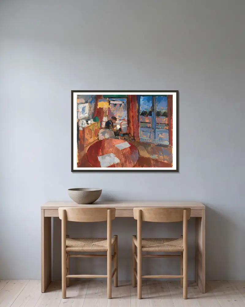Interieur mit Stickerin von Rik Wouters gerahmt an einer Wand