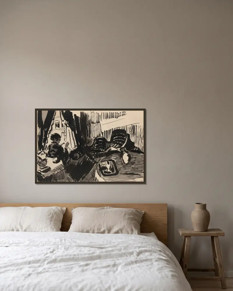 Nel nähend vor dem Schmetterlingssofa von Rik Wouters gerahmt an einer Wand