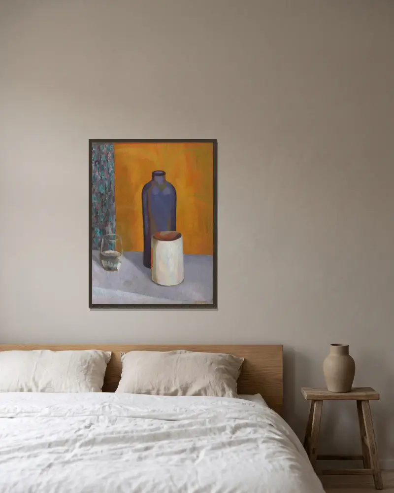 Still life with blue bottle av Roger Fry inramad på en vägg