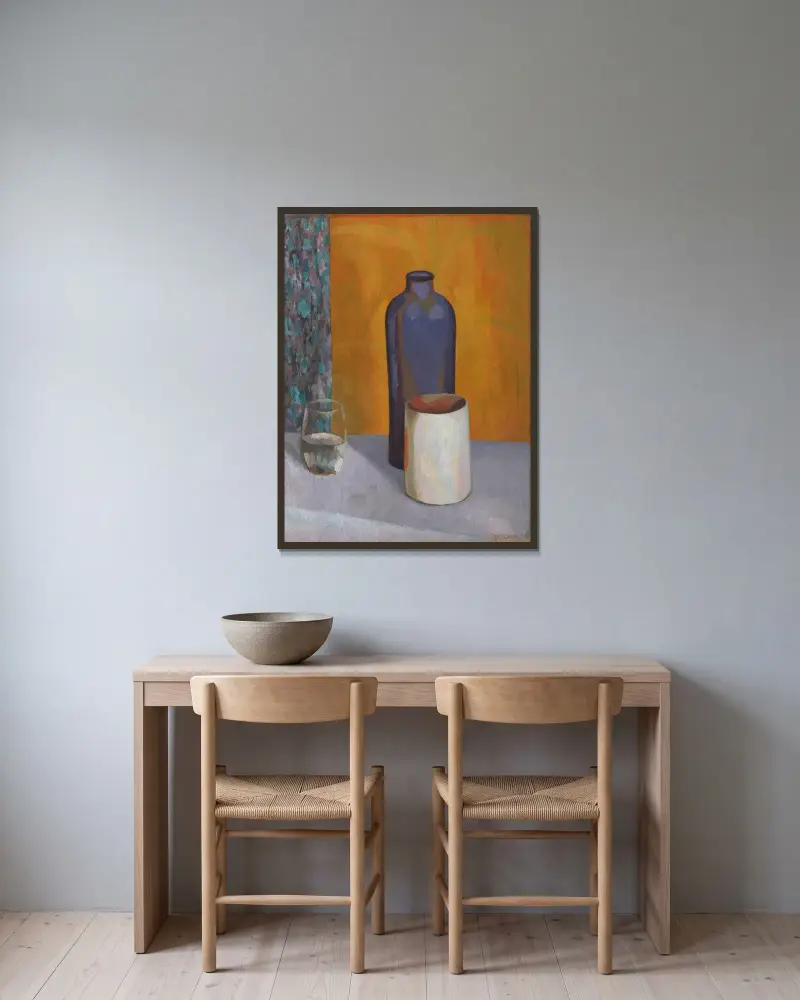 Still life with blue bottle av Roger Fry inramad på en vägg