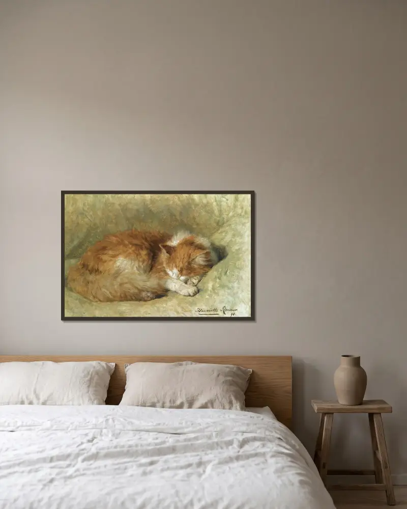 En sovande katt av Henriëtte Ronner-Knip inramad på en vägg