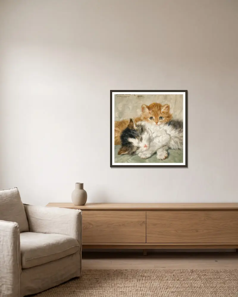 Schläfrige Kätzchen von Henriëtte Ronner-Knip gerahmt an einer Wand