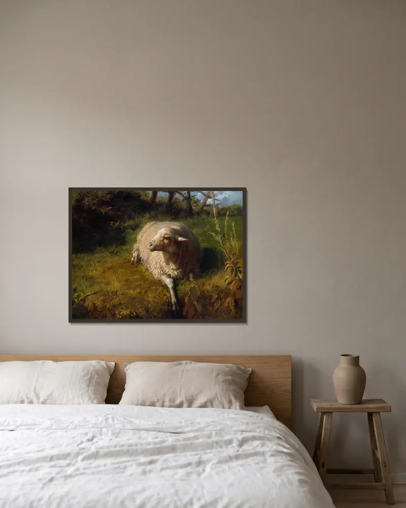 Ein ruhendes Schaf von Rosa Bonheur gerahmt an einer Wand
