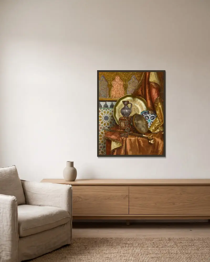 Stilleben med marockanska föremål av Rudolf Ernst inramad på en vägg
