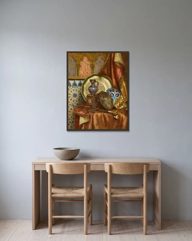 Stilleben med marockanska föremål av Rudolf Ernst inramad på en vägg