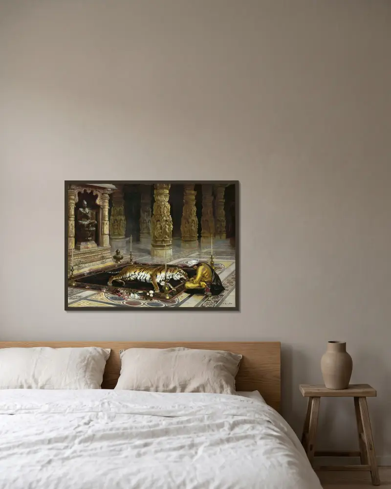 Dem Tiger huldigend von Rudolf Ernst gerahmt an einer Wand