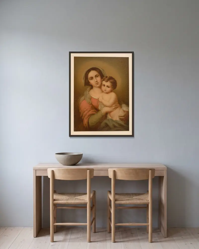 Maria mit dem Kind von Jan Ladislaw Sýkora gerahmt an einer Wand
