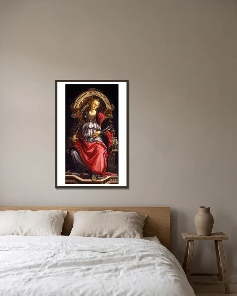 Die Tapferkeit von Sandro Botticelli gerahmt an einer Wand