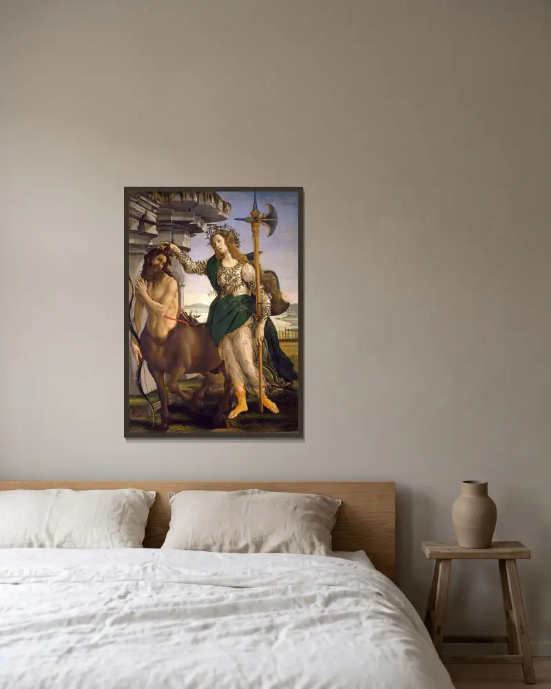 Pallas und der Kentaur von Sandro Botticelli gerahmt an einer Wand