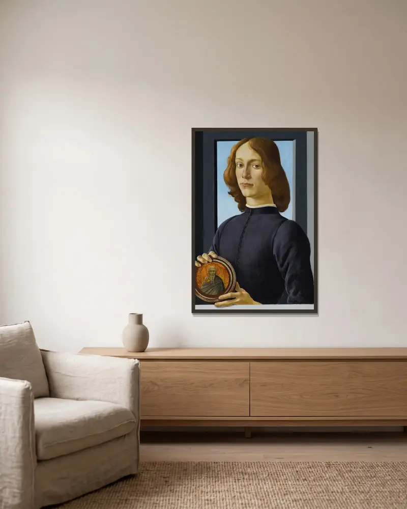 Bildnis eines jungen Mannes mit einer Medaille von Sandro Botticelli gerahmt an einer Wand