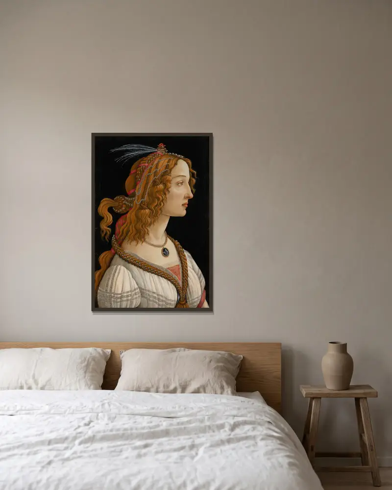 Porträtt av Simonetta Vespucci som nymf av Sandro Botticelli inramad på en vägg