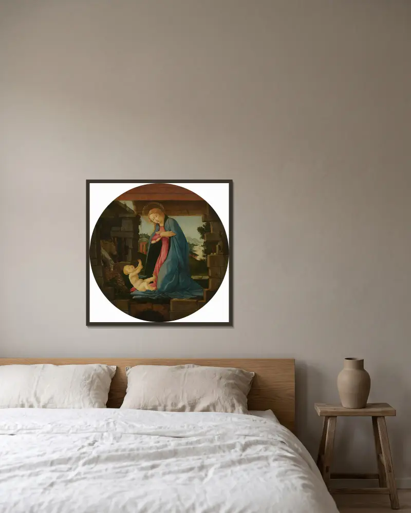 The Virgin Adoring the Child av Sandro Botticelli inramad på en vägg