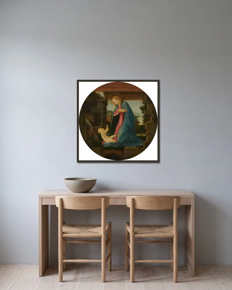 The Virgin Adoring the Child av Sandro Botticelli inramad på en vägg