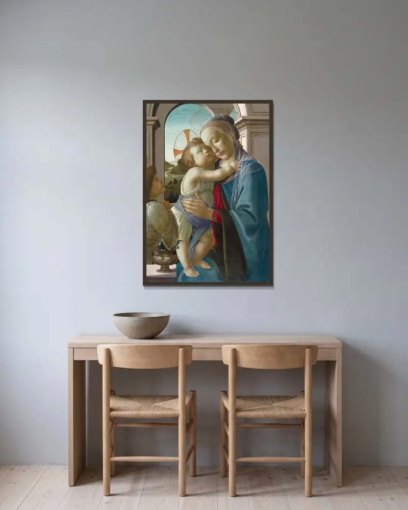 Virgin and Child with an Angel av Sandro Botticelli inramad på en vägg