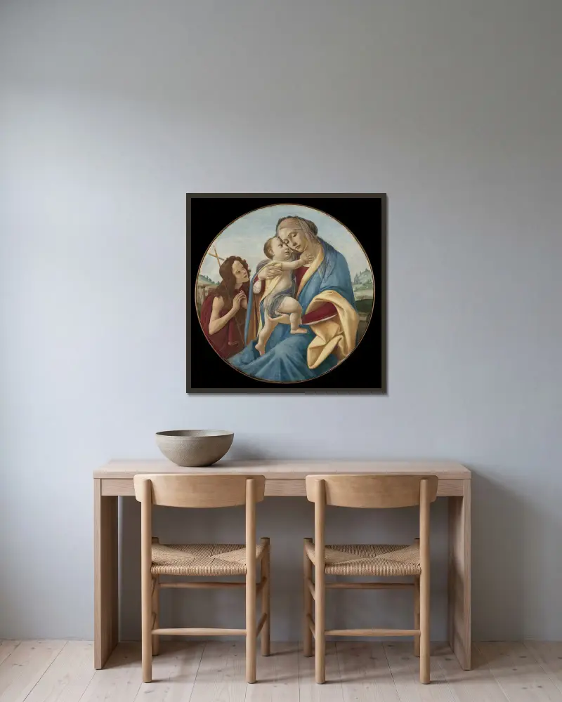 Virgin and Child with the Young Saint John the Baptist av Sandro Botticelli inramad på en vägg
