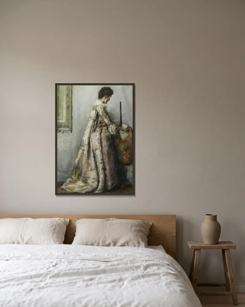 Sidenklänningen, porträtt av Maria Tuke Sainsbury av Henry Scott Tuke inramad på en vägg
