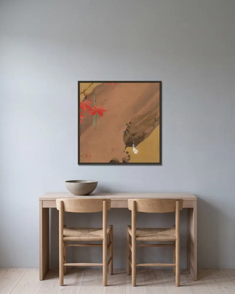 Ahornblätter und Feder von Shibata Zeshin gerahmt an einer Wand