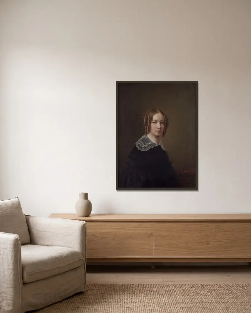 Self-portrait av Sofia Adlersparre inramad på en vägg